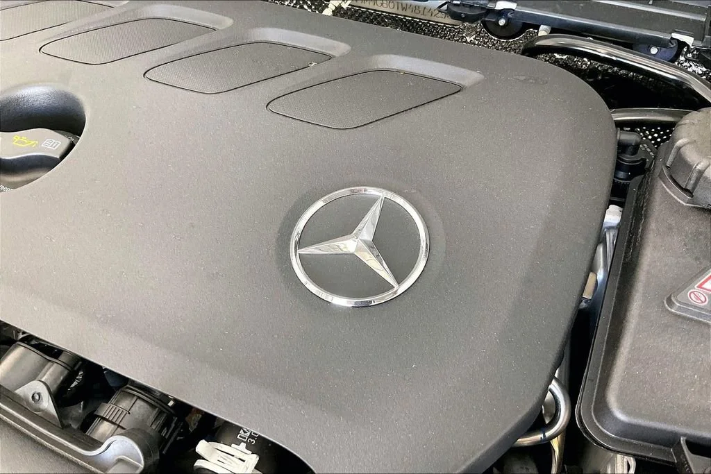 New 2026 Polar White Mercedes-Benz GLB 250 image 29