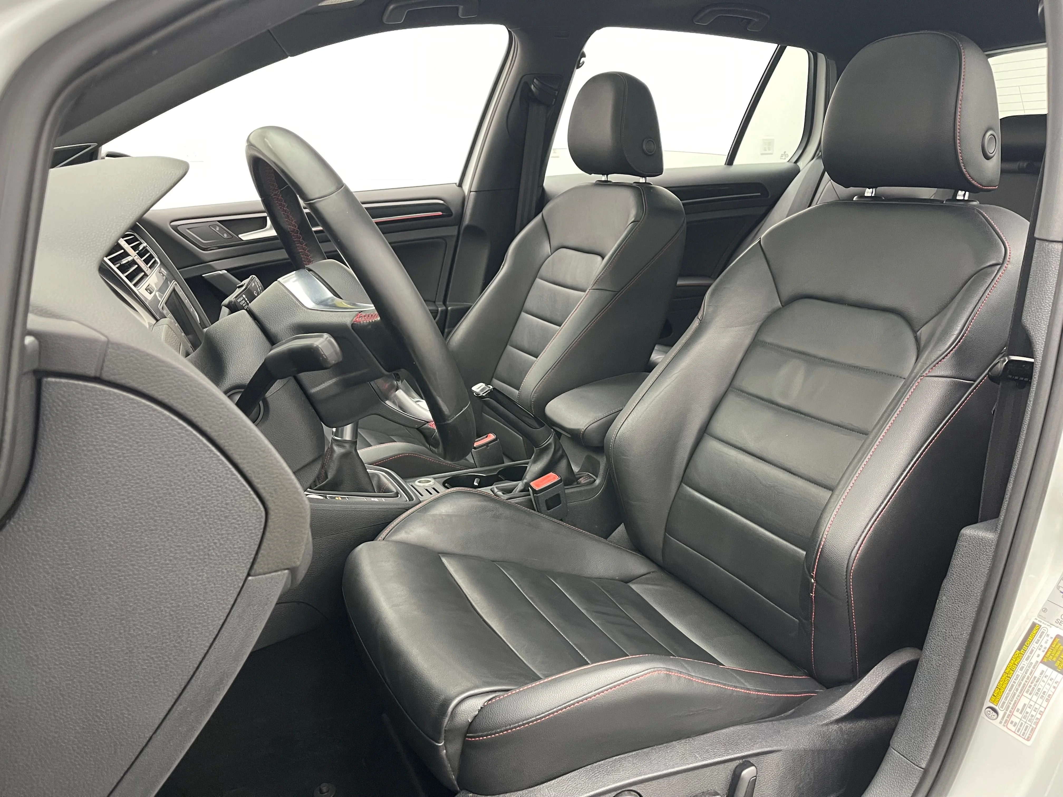 Used 2016 Pure White Volkswagen Autobahn image 18