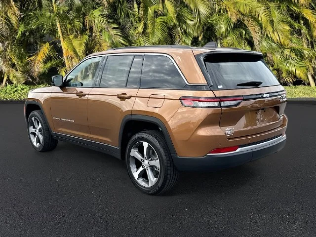 New 2026 Copper Shino Metallic Clear-Coat Exterior Paint Jeep Limited image 3