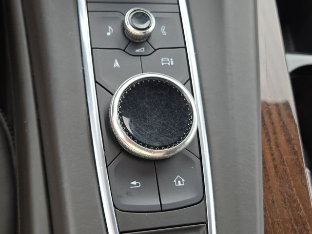 Used 2022 White Cadillac Sport Platinum image 33