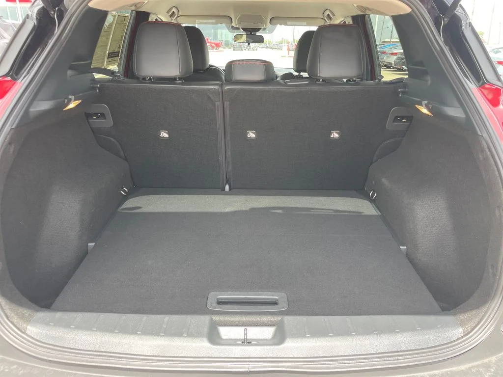 Used 2025 Red Nissan SR image 26