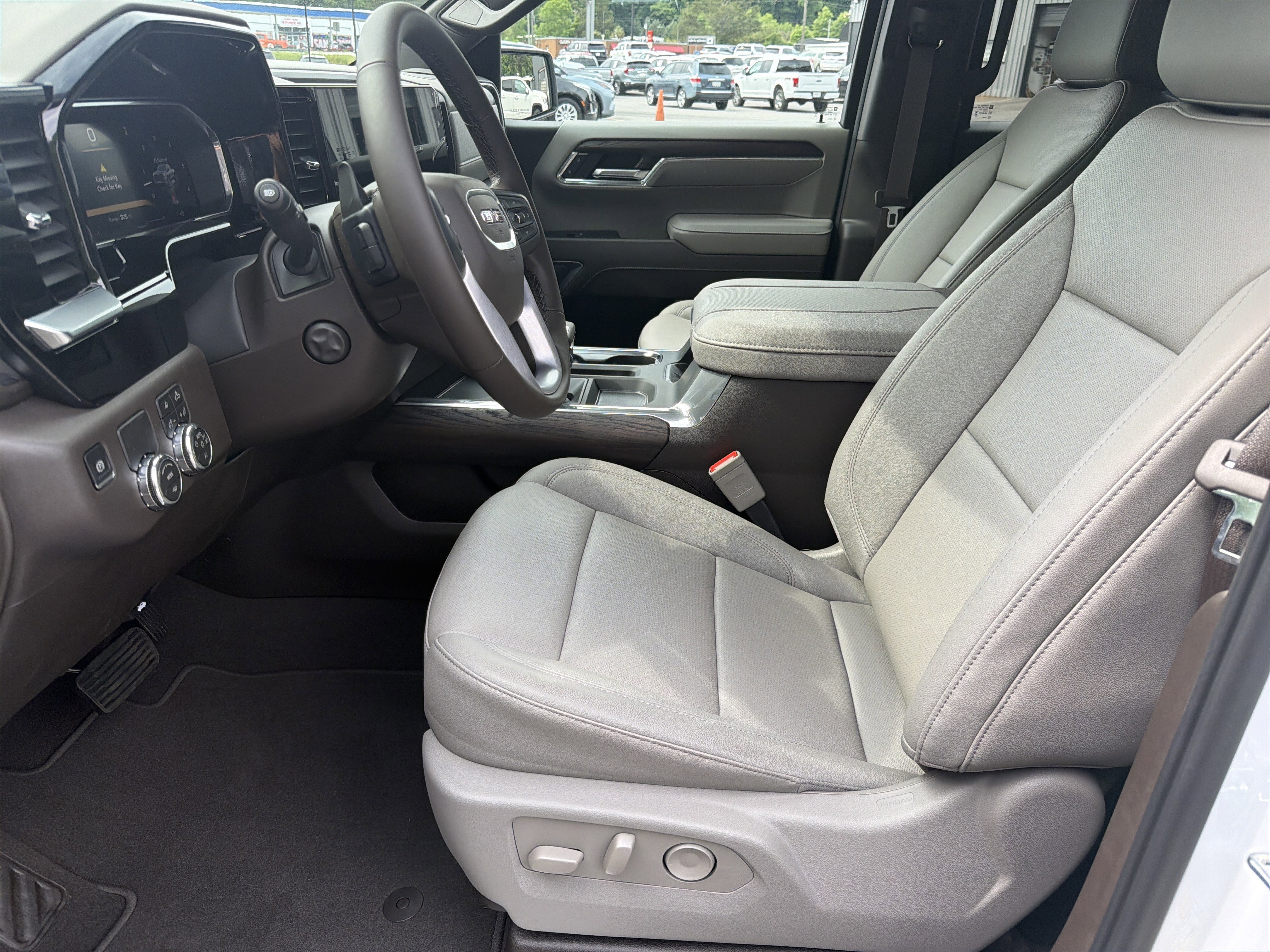 2026 GMC Sierra 1500 SLT - Photo 9