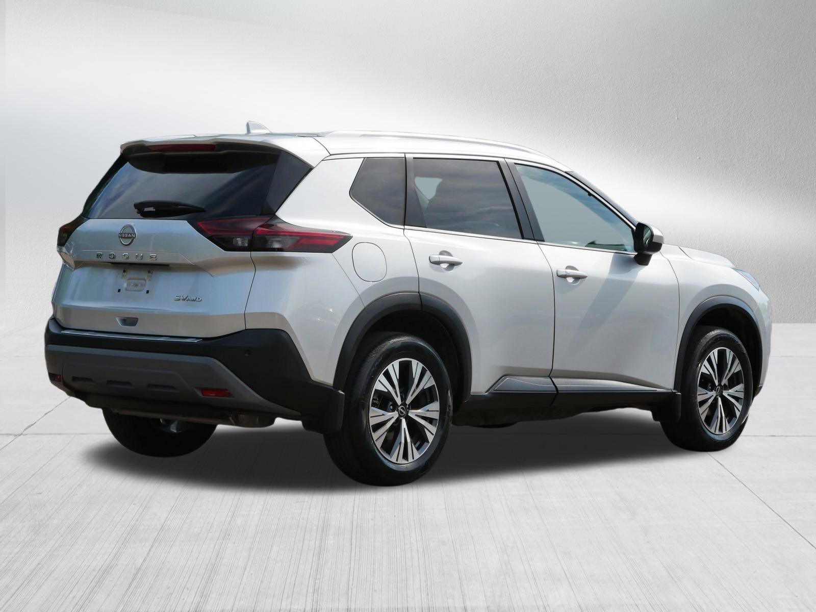 Used 2023 Brilliant Silver Metallic Nissan SV image 7
