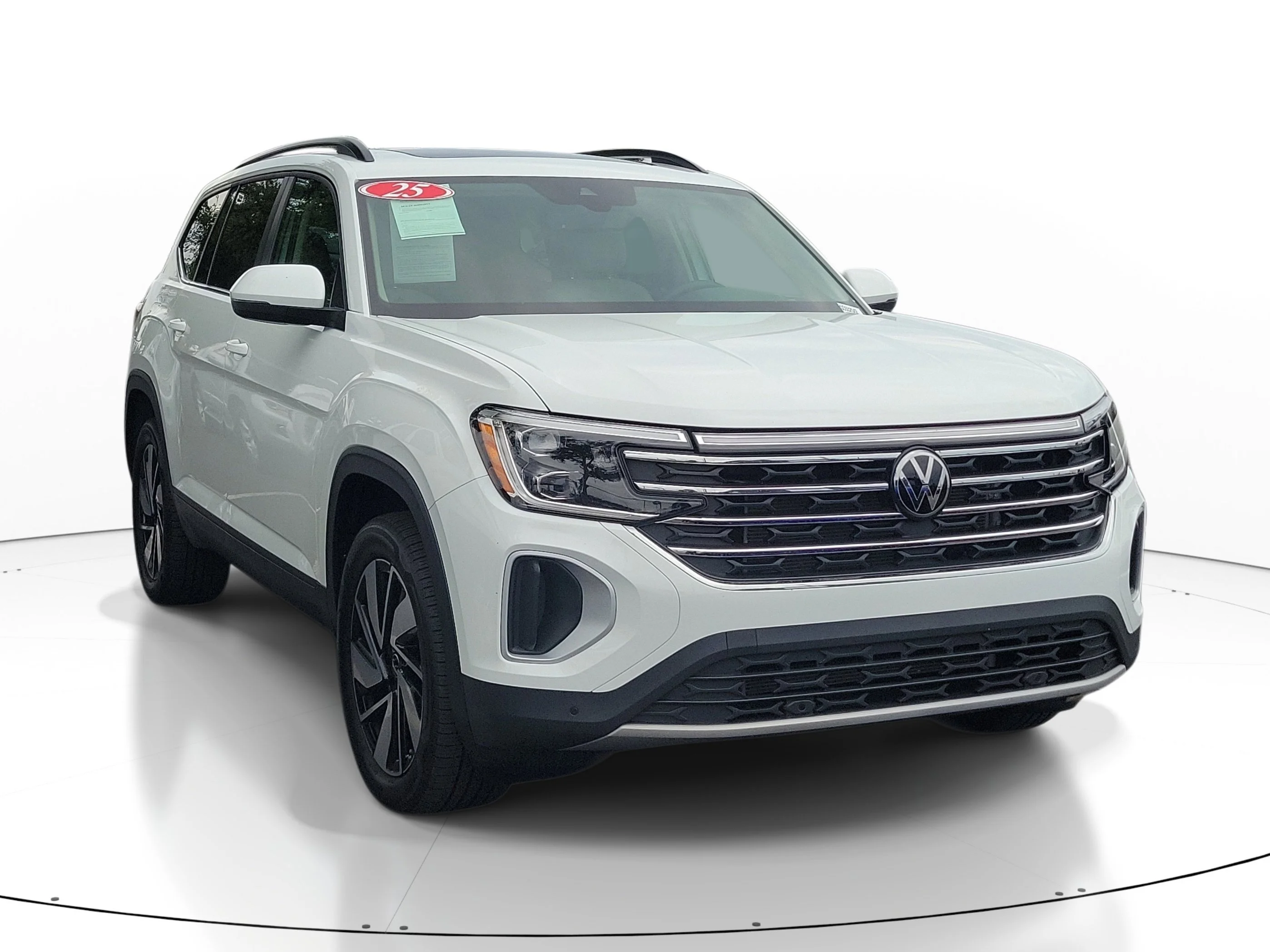 Used 2025  Volkswagen 2.0T SE w/Technology image 1