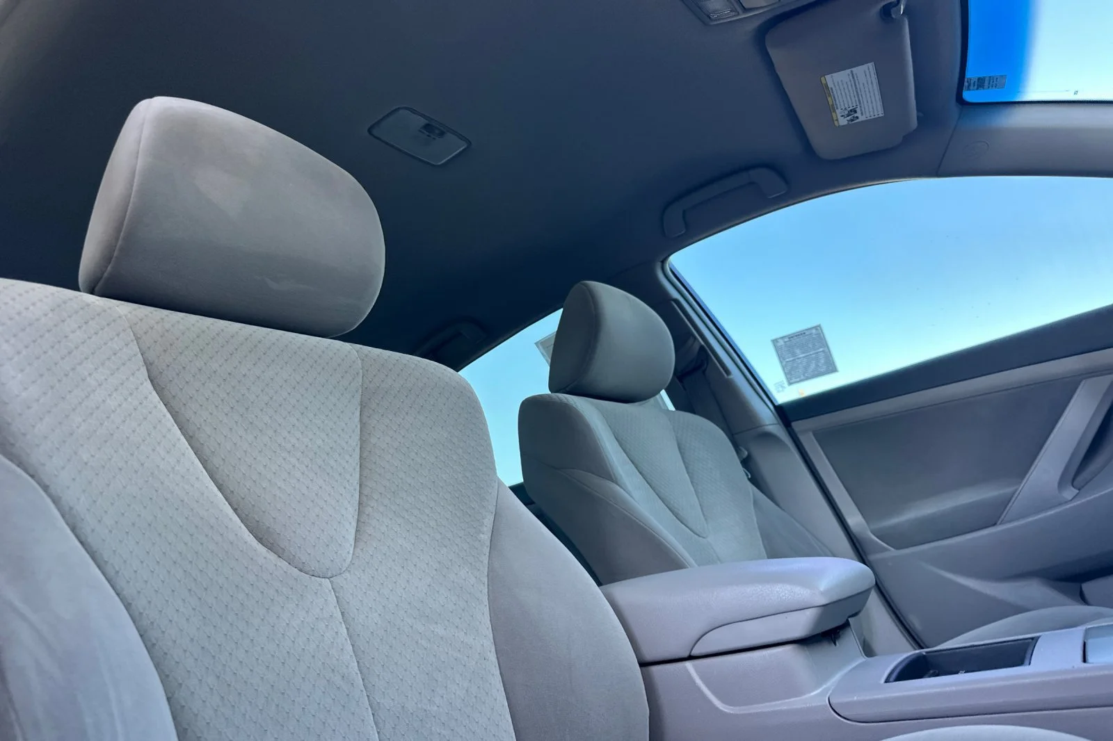 Used 2007 Silver Toyota LE image 21