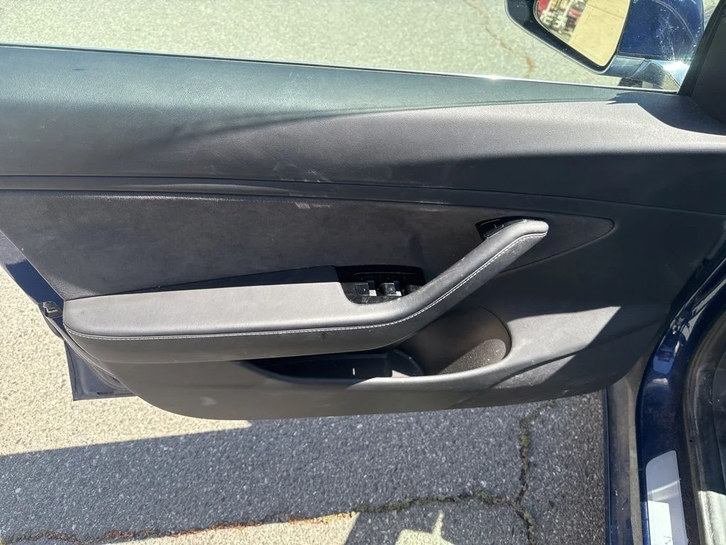 Used 2018  Tesla Long Range image 12