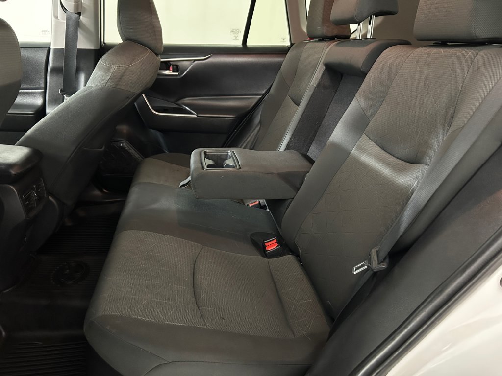 Used 2021 White Toyota XLE image 18