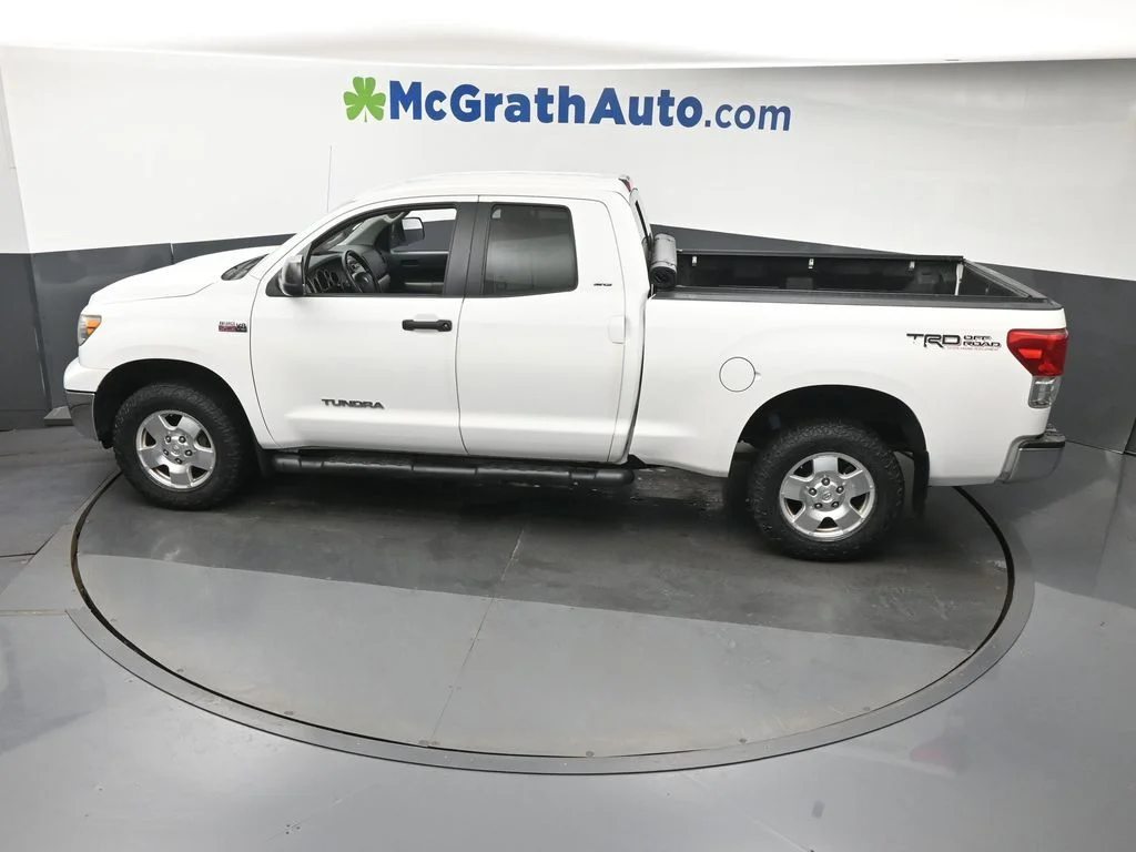 Used 2010 White Toyota Grade image 23