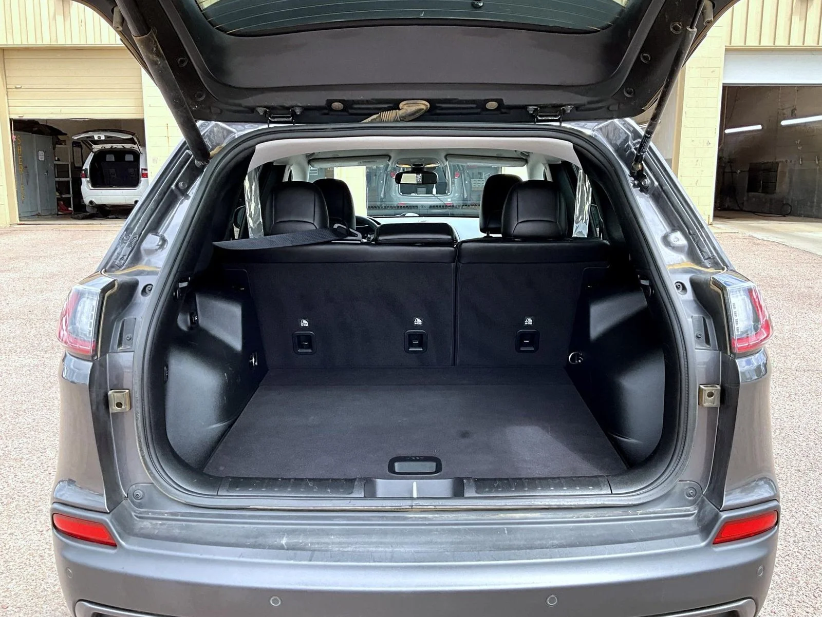 Used 2022 Gray Jeep Trailhawk image 9