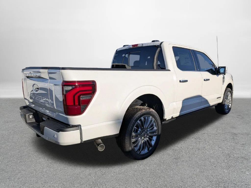 New 2026 Star White Metallic Tri-Coat Ford Platinum® image 3
