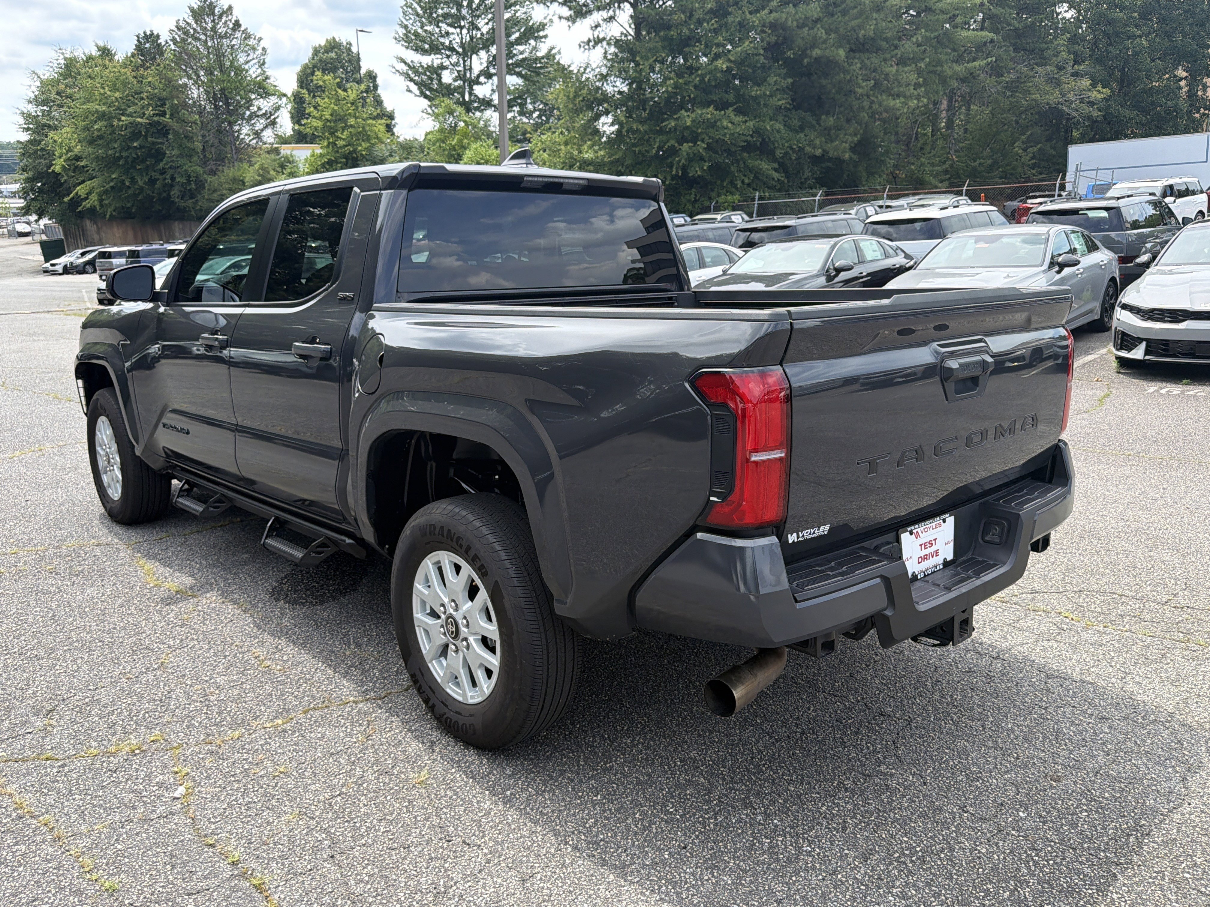 Used 2025 Underground Toyota SR5 image 5