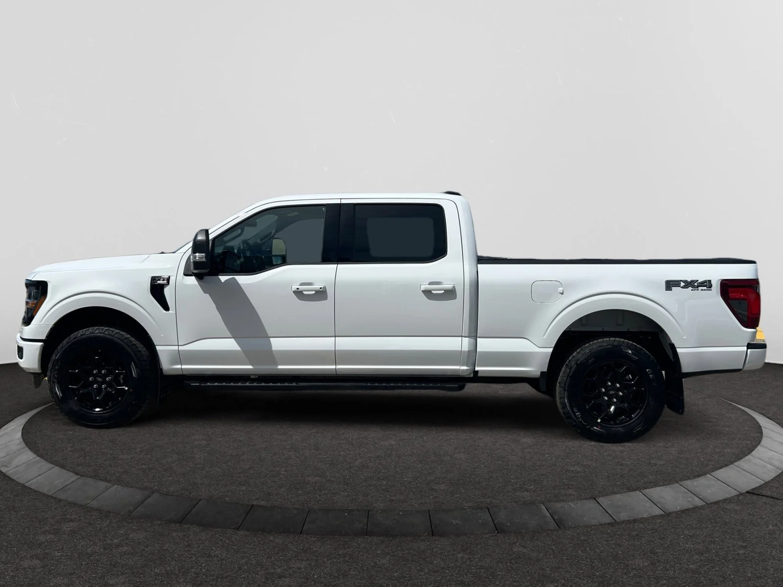 New 2026 Oxford White Ford XLT image 2