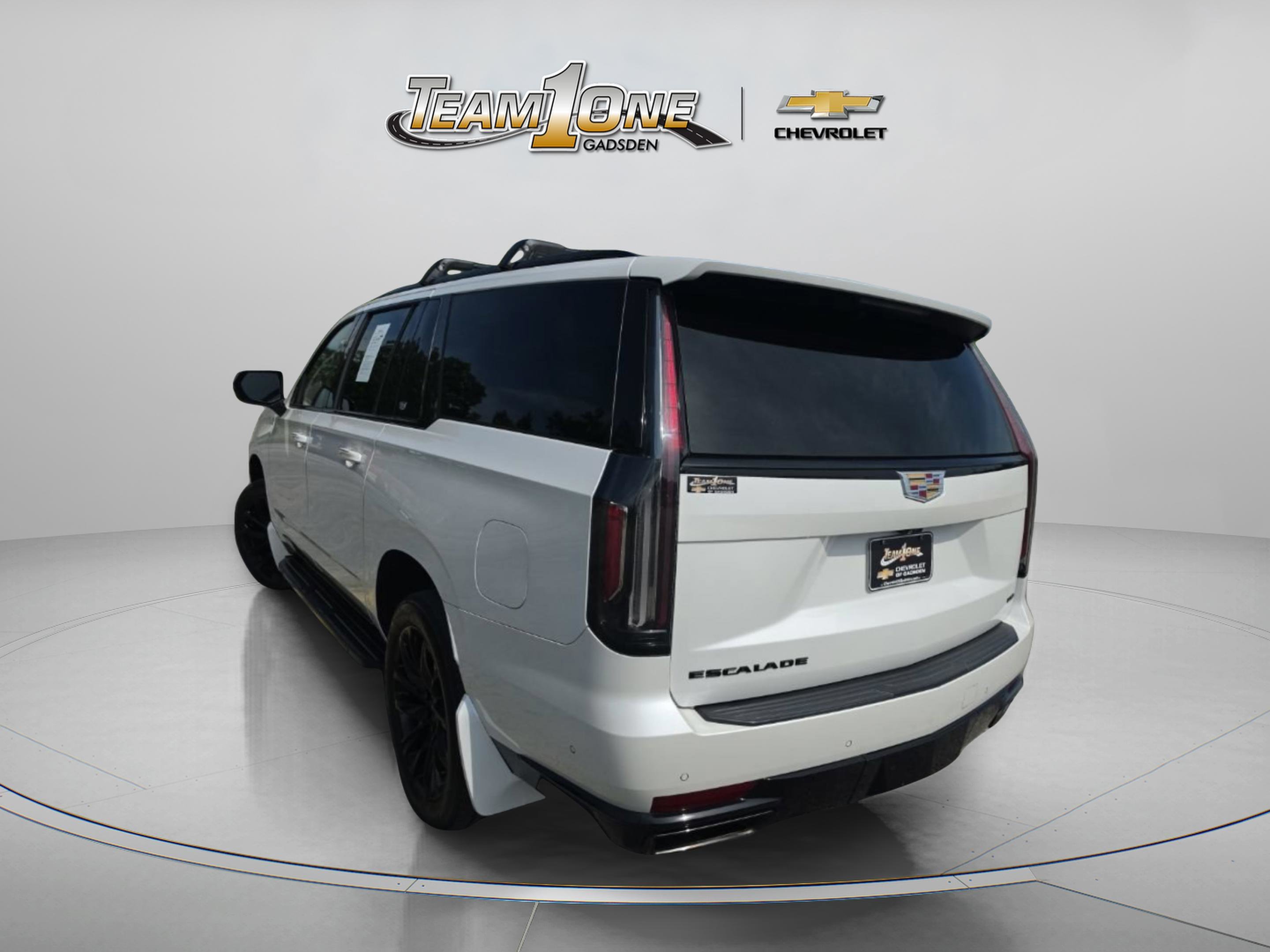 Used 2021 CRYSTAL WHITE TRICOAT Cadillac Sport Platinum image 5
