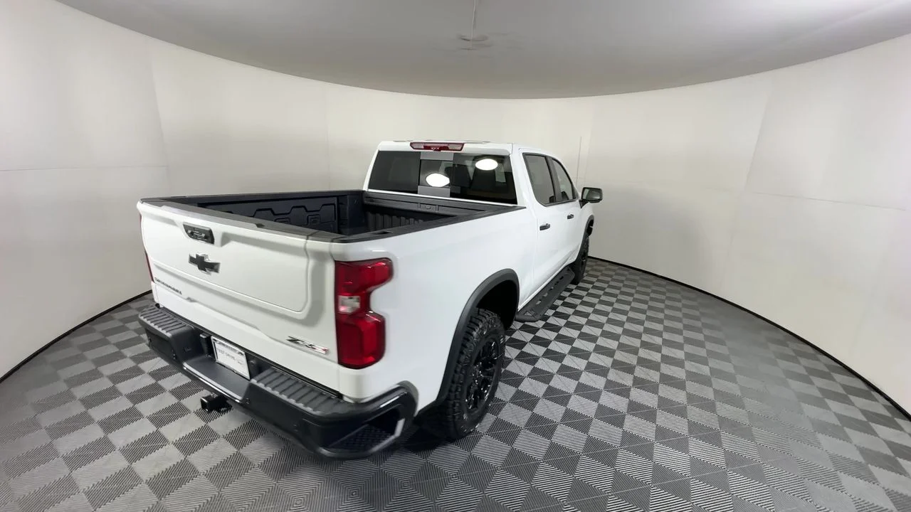 New 2026 Summit White Chevrolet ZR2 image 104