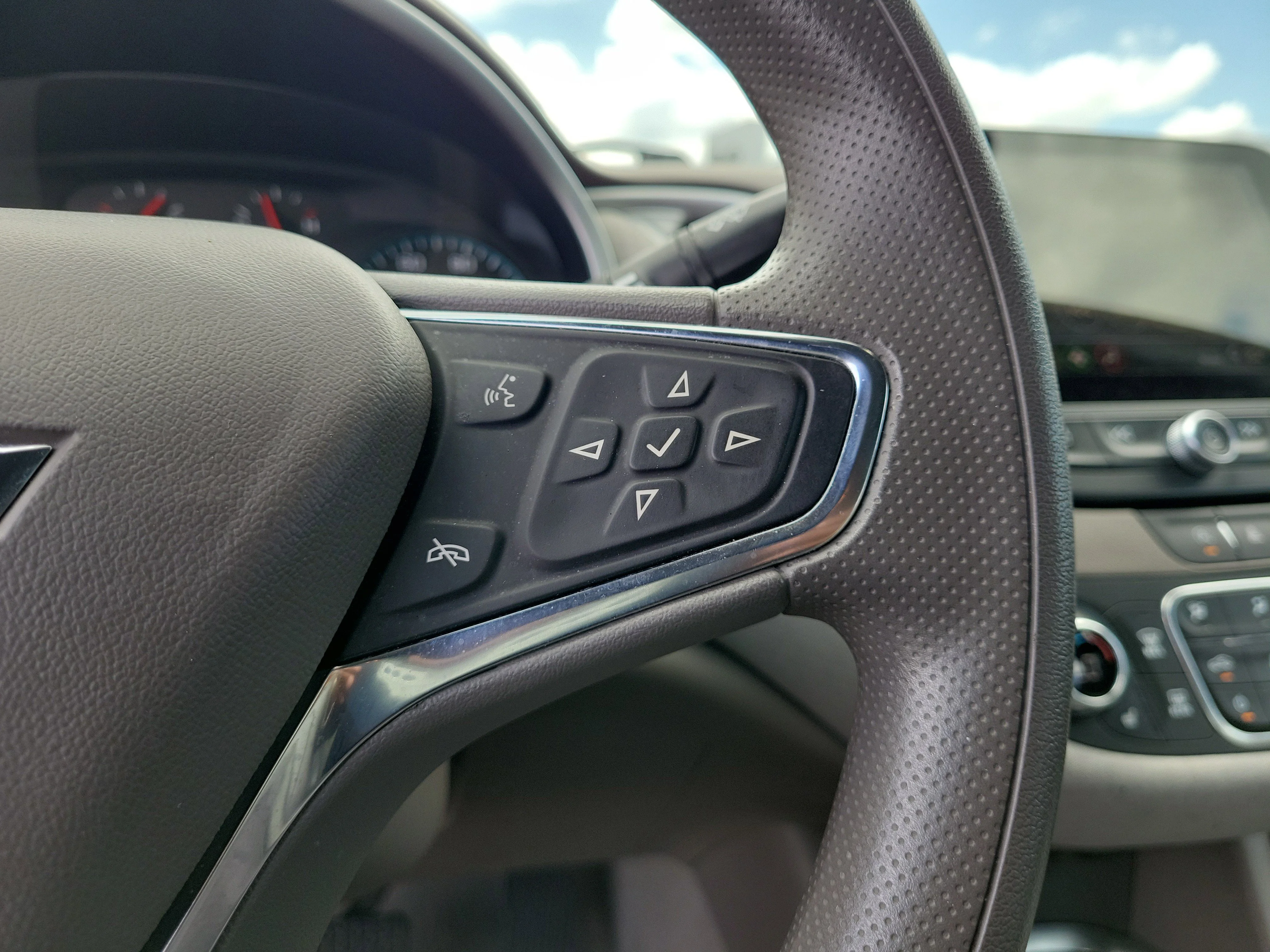 Used 2024 Sterling Gray Metallic Chevrolet LT image 20