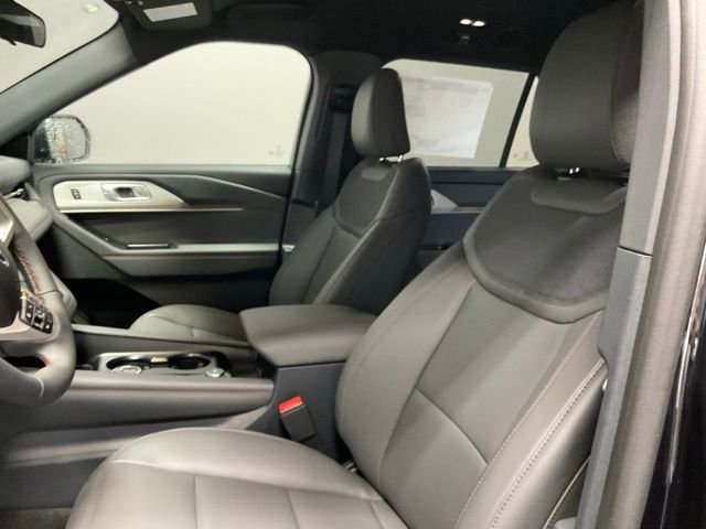 New 2027 Agate Black Metallic Ford Active image 16
