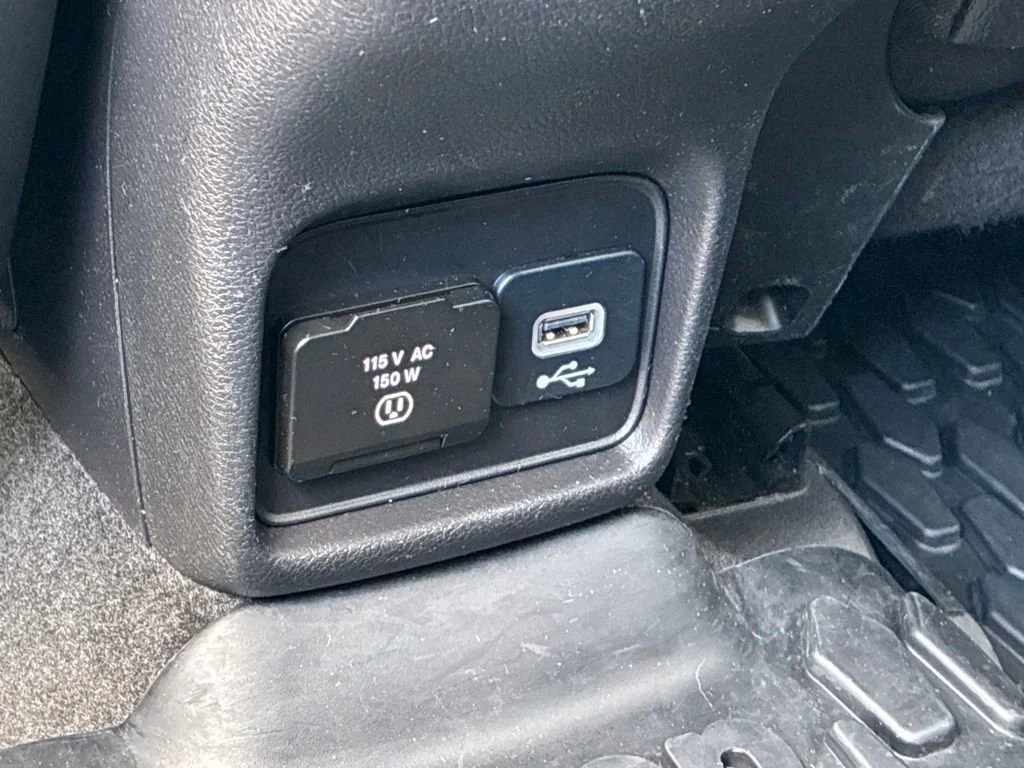 Used 2019 White Clearcoat Jeep Latitude image 51