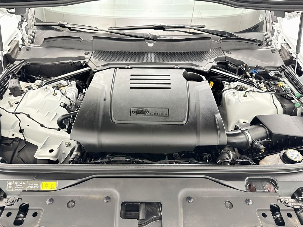 Certified Used 2025 Fuji White Land Rover S image 28