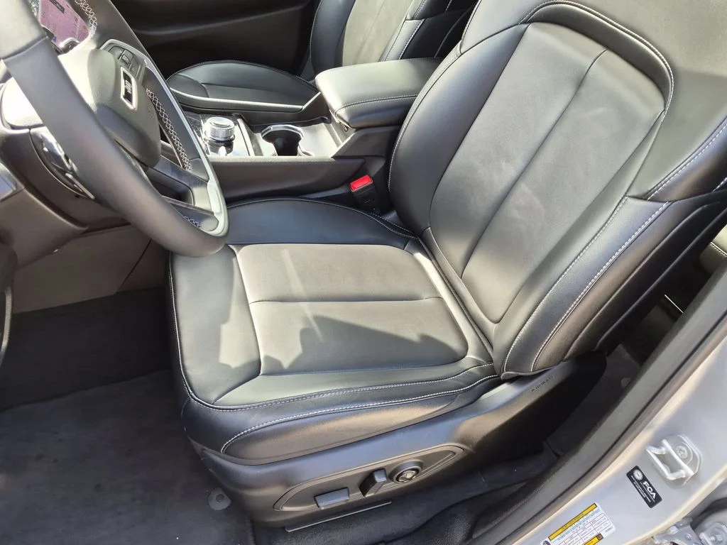 Used 2025 Silver Jeep Limited image 25