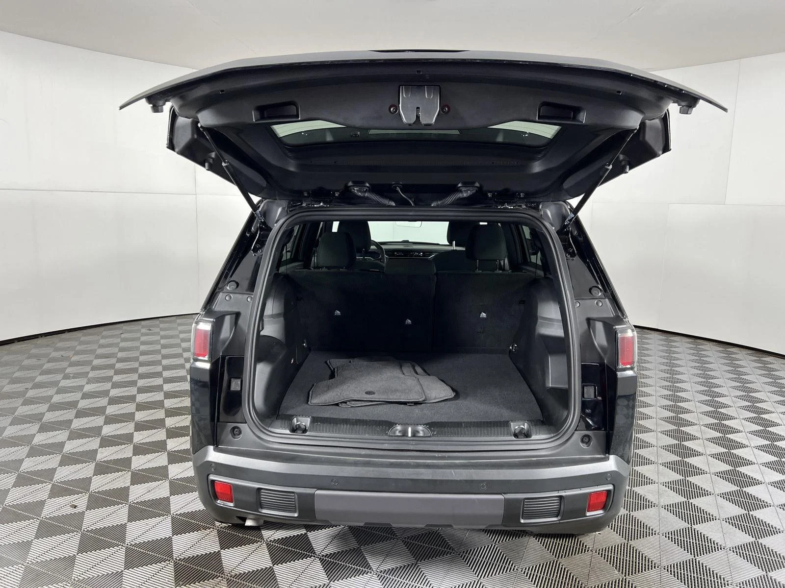 Used 2026 Diamond Black Crystal Pearlcoat Jeep Laredo image 11