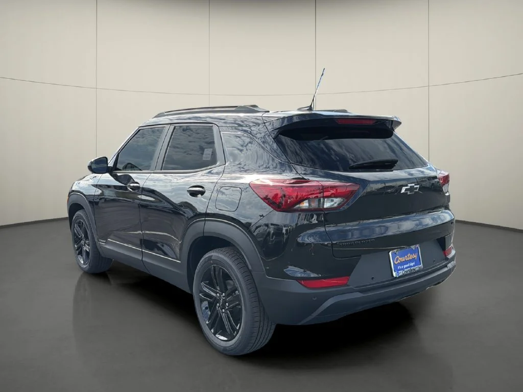 New 2026 Mosaic Black Metallic Chevrolet LT image 5