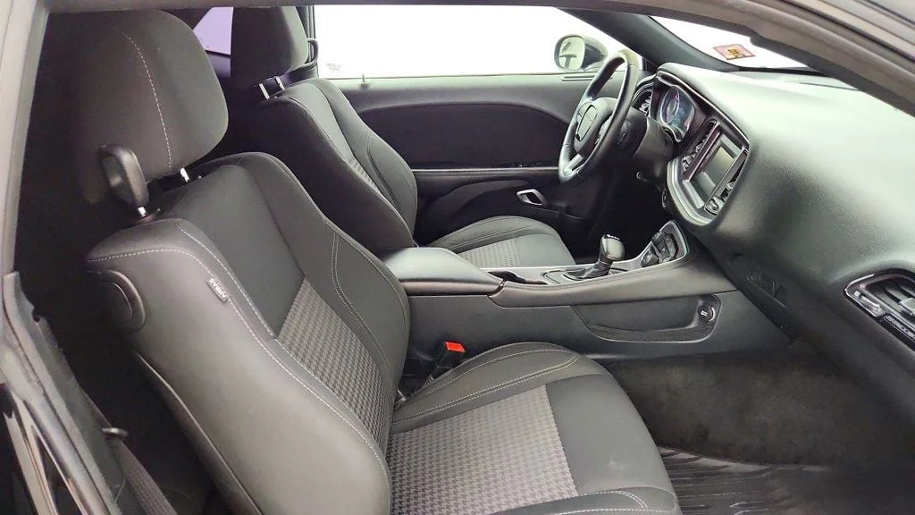 Used 2015 Pitch Black Clearcoat Dodge 2dr Coupe SXT image 20