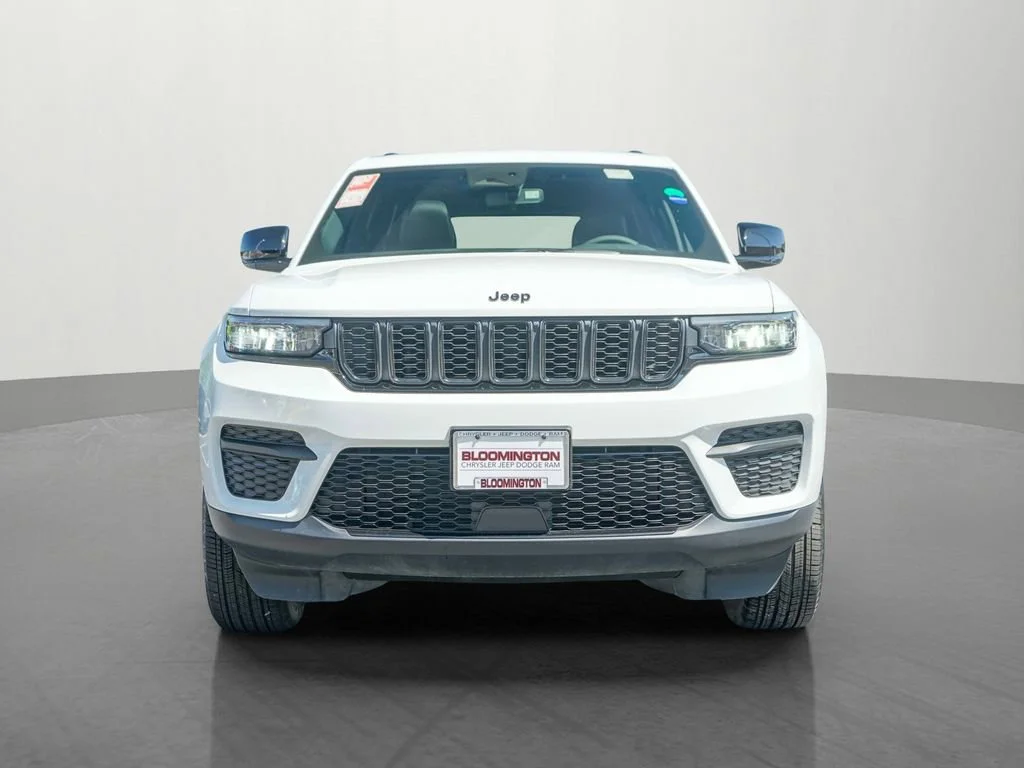 Used 2024 Jeep Grand Cherokee Altitude with VIN 1C4RJHAG5R8505769 for sale in Minneapolis, Minnesota