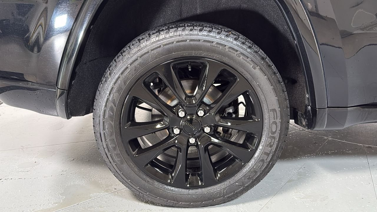 Used 2018 Black Jeep Altitude image 22