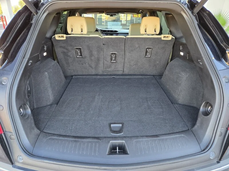 Used 2018 Stellar Black Metallic Cadillac FWD image 10