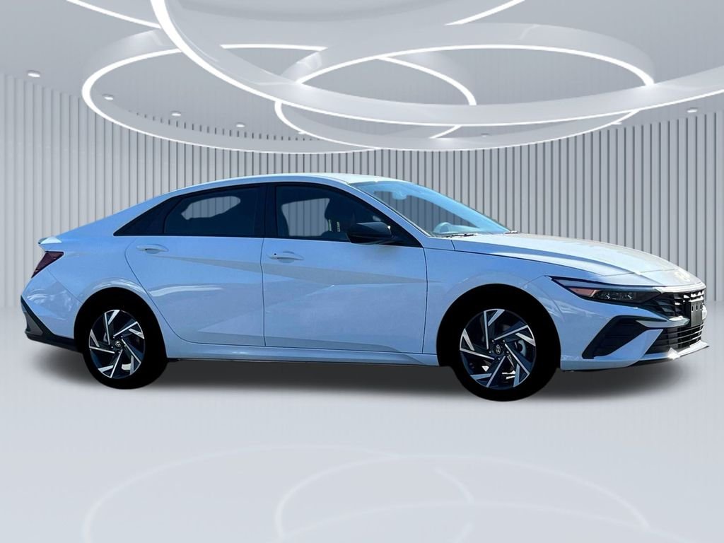 2025 Hyundai Elantra SEL - Photo 29