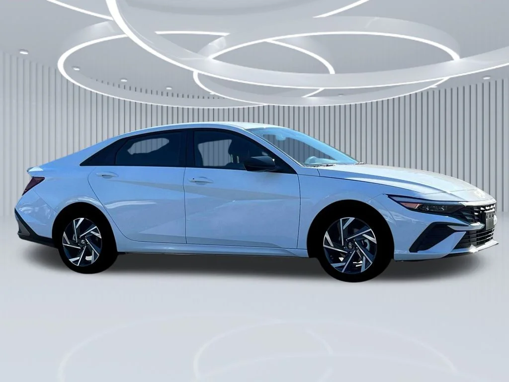 2025 Hyundai Elantra SEL - Photo 29