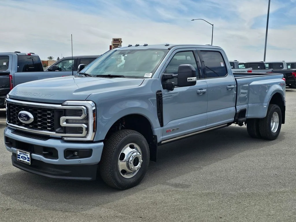 New 2026 Glacier Gray Metallic Tri-Coat Ford F-350® Platinum® image 3