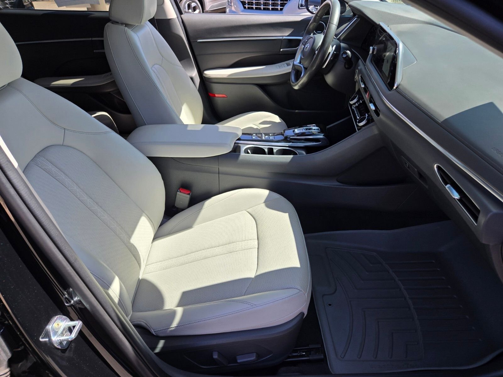 Certified Used 2022 Black Hyundai Limited image 17