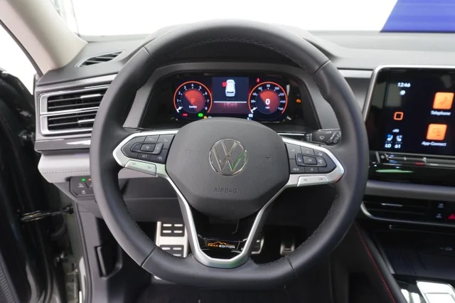 New 2026 Avocado Green Pearl Volkswagen 2.0T Peak Edition image 27