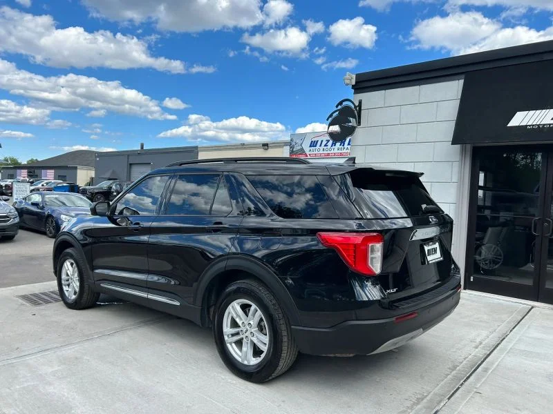 Used 2023 Black Metallic Ford XLT Sport Utility 4D image 7