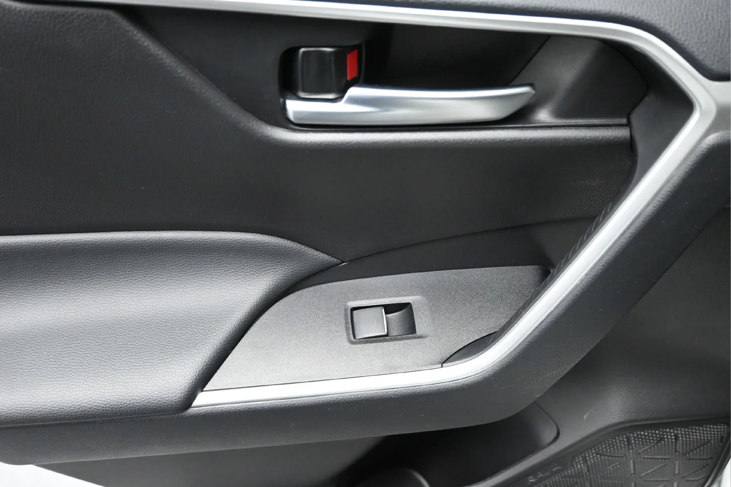 Used 2025 White Toyota XLE image 26