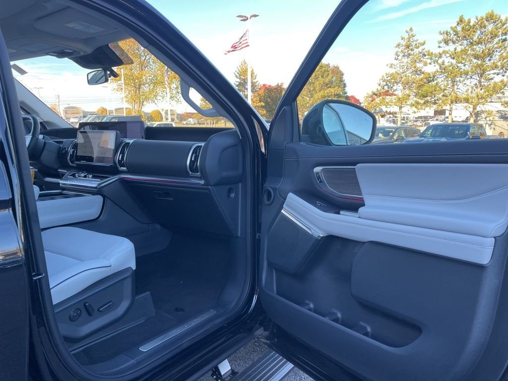 Used 2025 Black Ford Platinum image 41