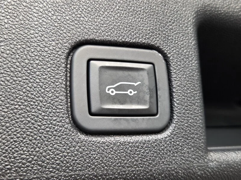 Used 2019 Black Metallic CHEVROLET FWD 4dr Premier w/1LZ image 20