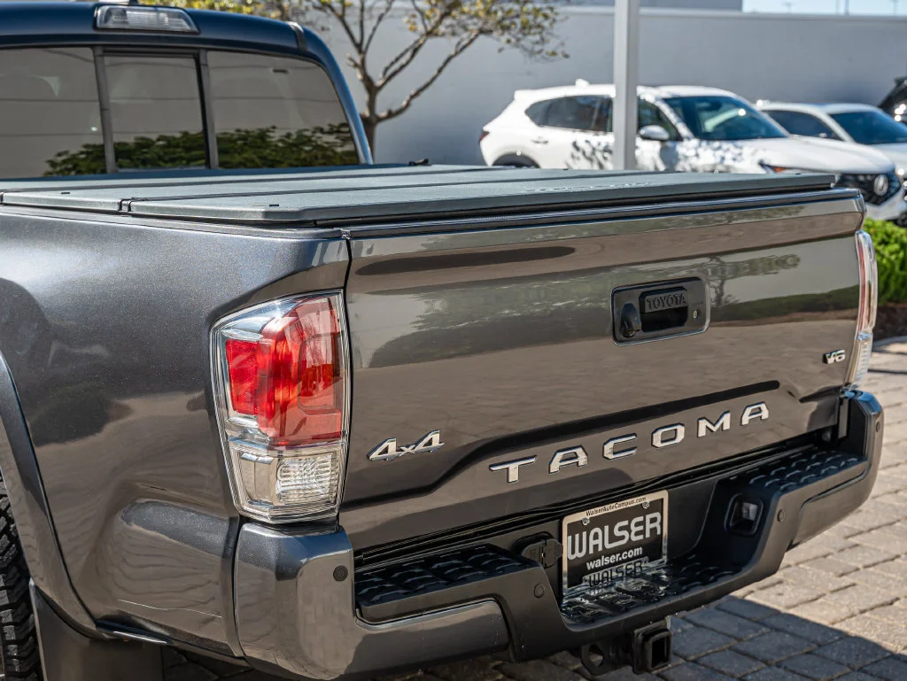 Used 2016 Magnetic Gray Metallic Toyota Limited image 19