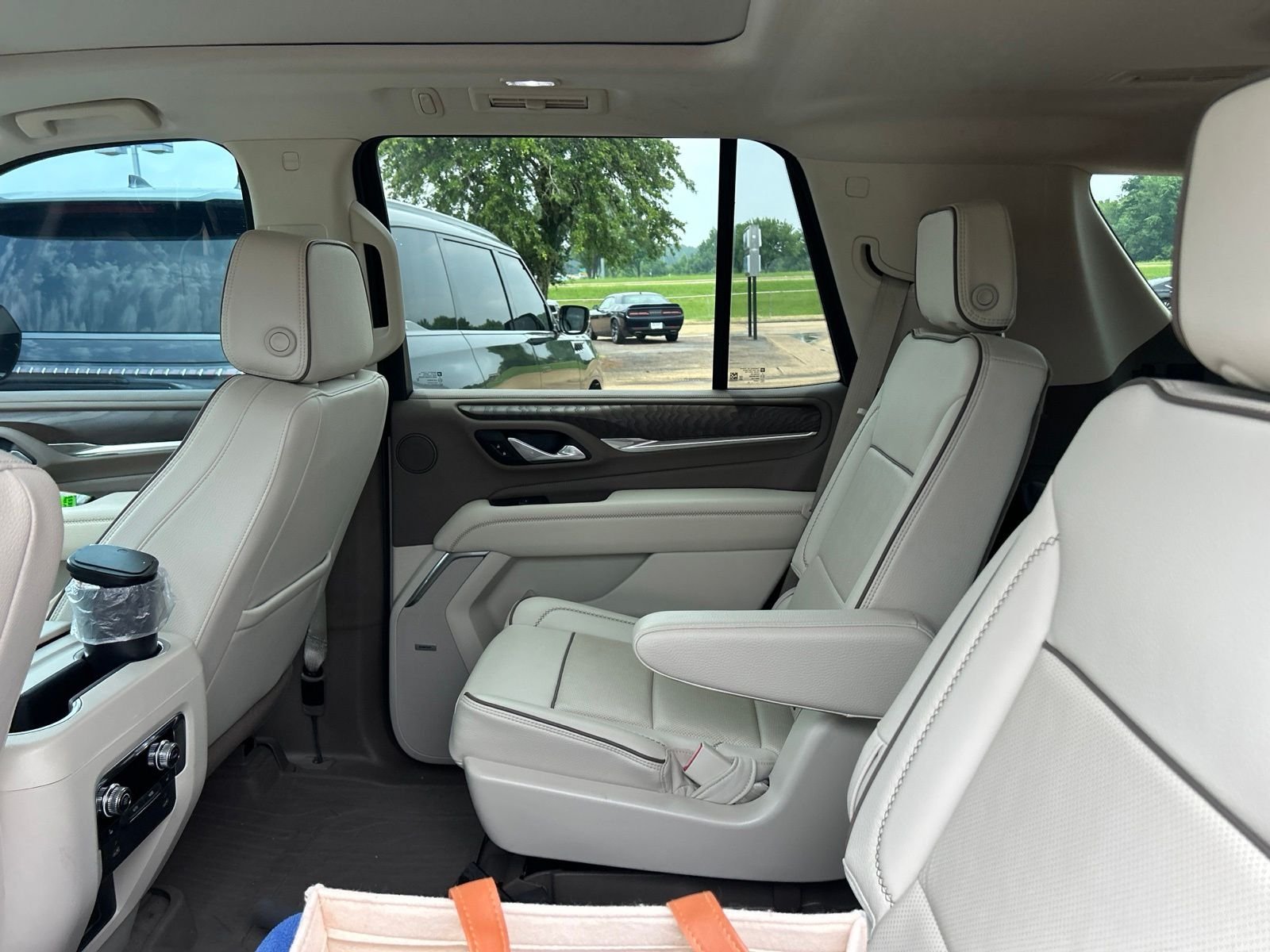 Used 2022 White GMC Denali image 33