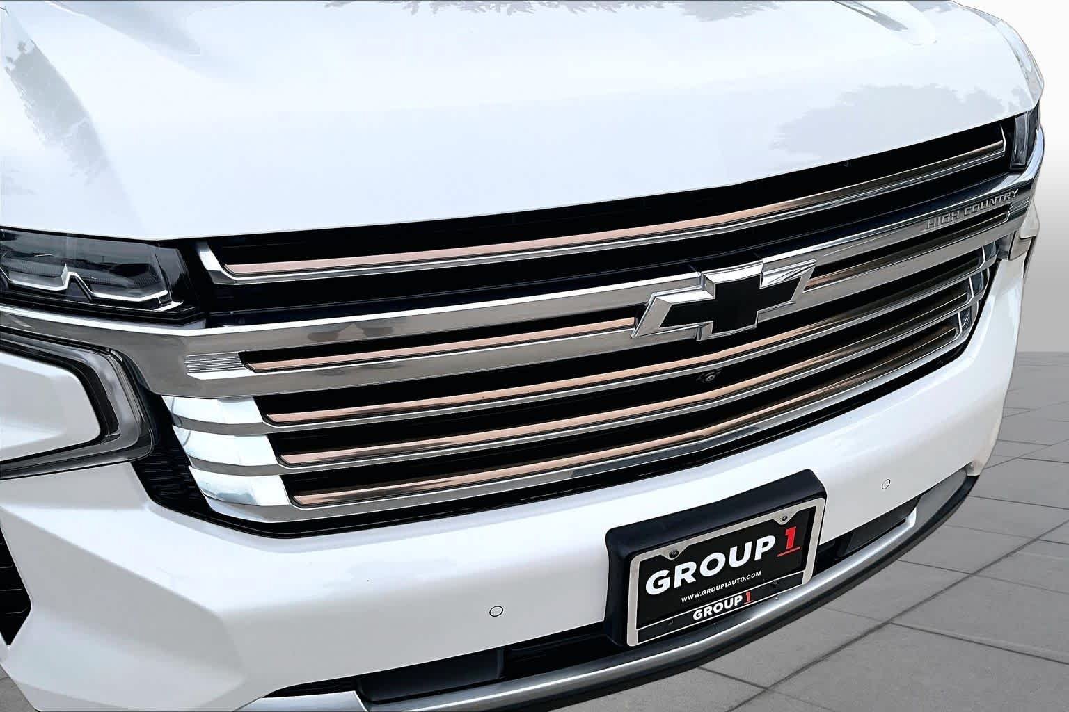 Used 2023 Iridescent Pearl Tricoat Chevrolet High Country image 29