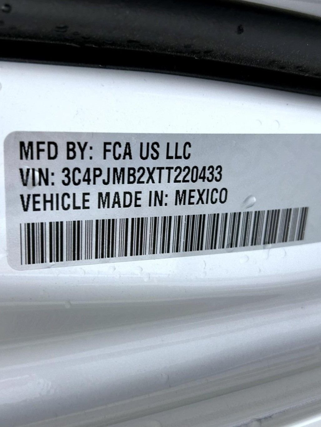 New 2026 Bright White Clear-Coat Exterior Paint Jeep Laredo image 25