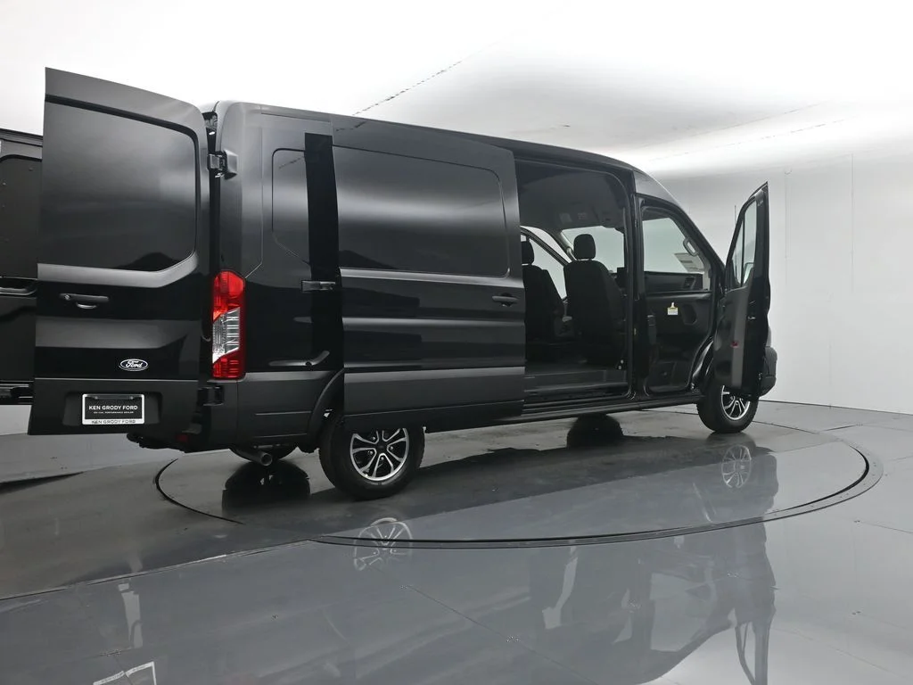 New 2026 Agate Black Metallic Ford Base image 5