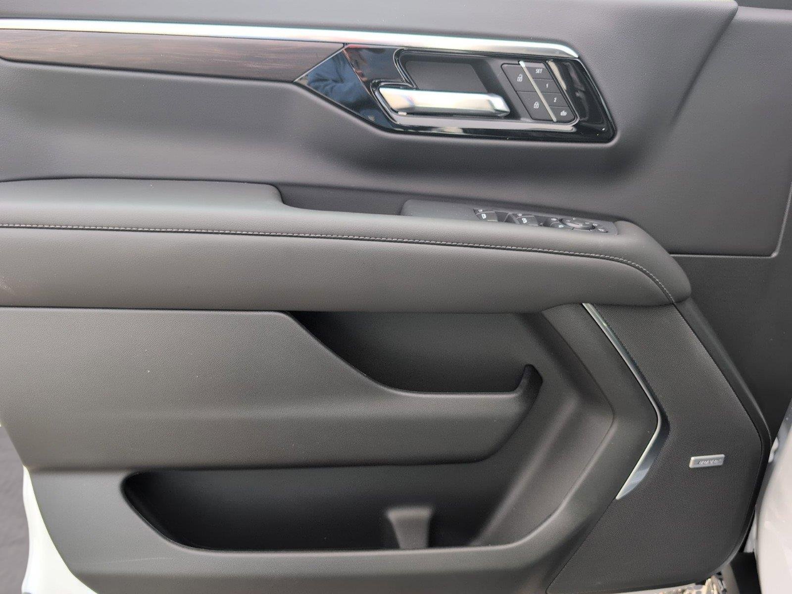 2026 Chevrolet Suburban LT - Photo 29