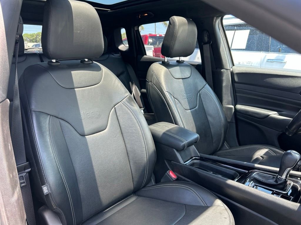 Used 2022 Silver Jeep Limited image 43
