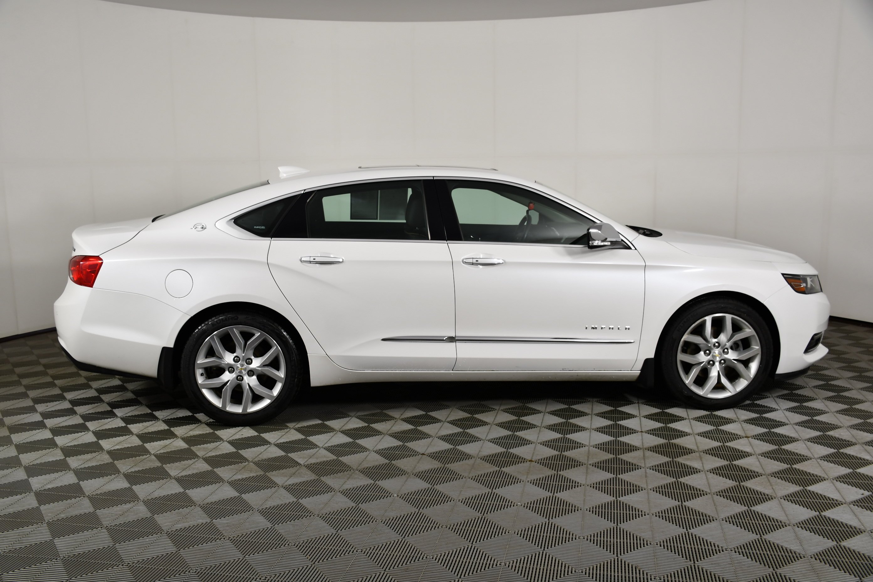 Used 2020 White Chevrolet Premier image 5