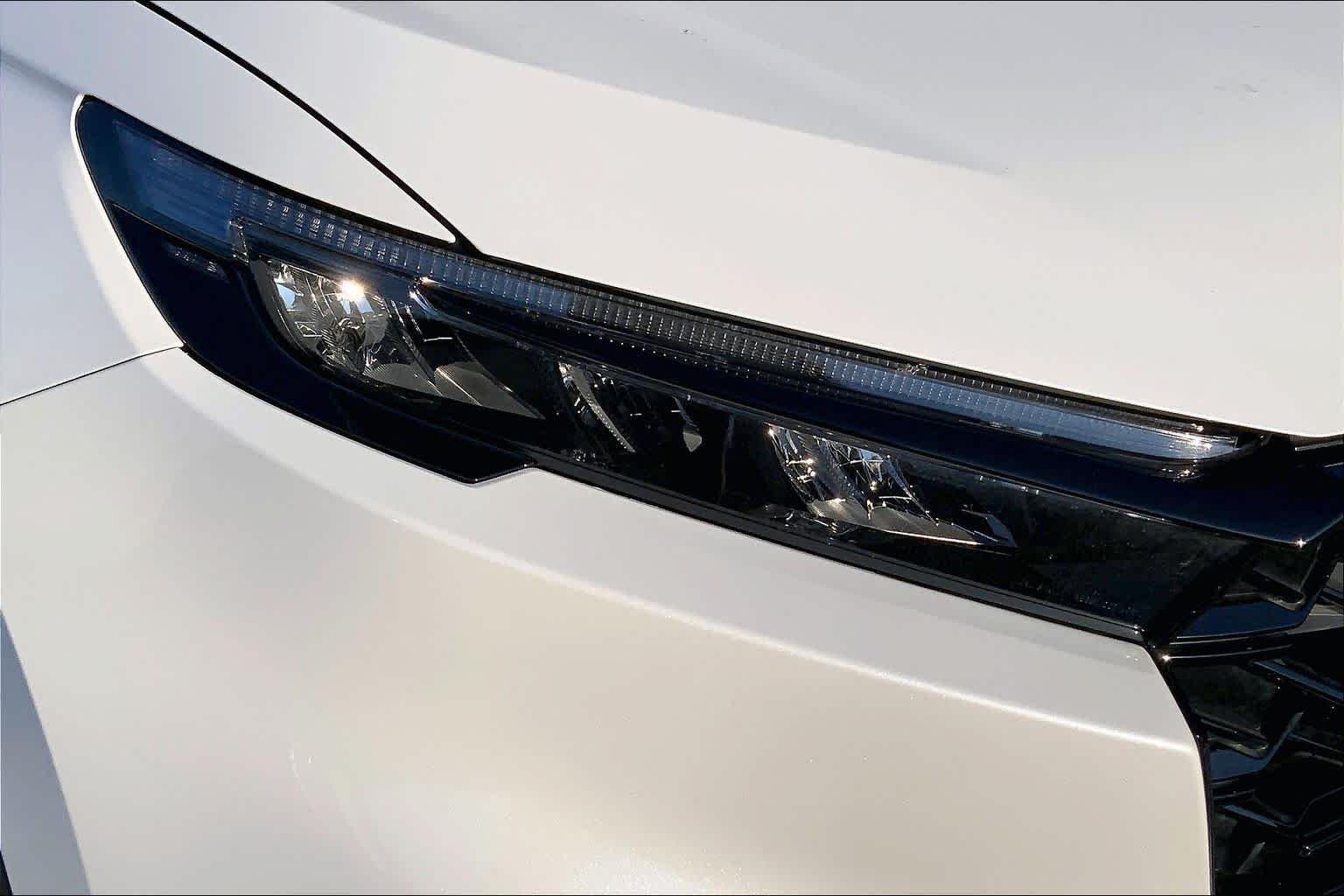 Used 2025 Platinum White Pearl Honda Sport Touring image 24