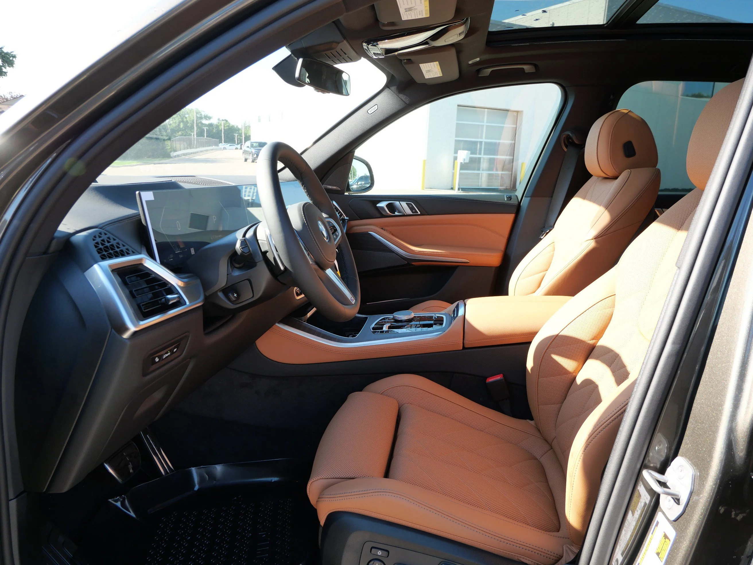 New 2026 Manhattan Green Metallic BMW xDrive50e image 5