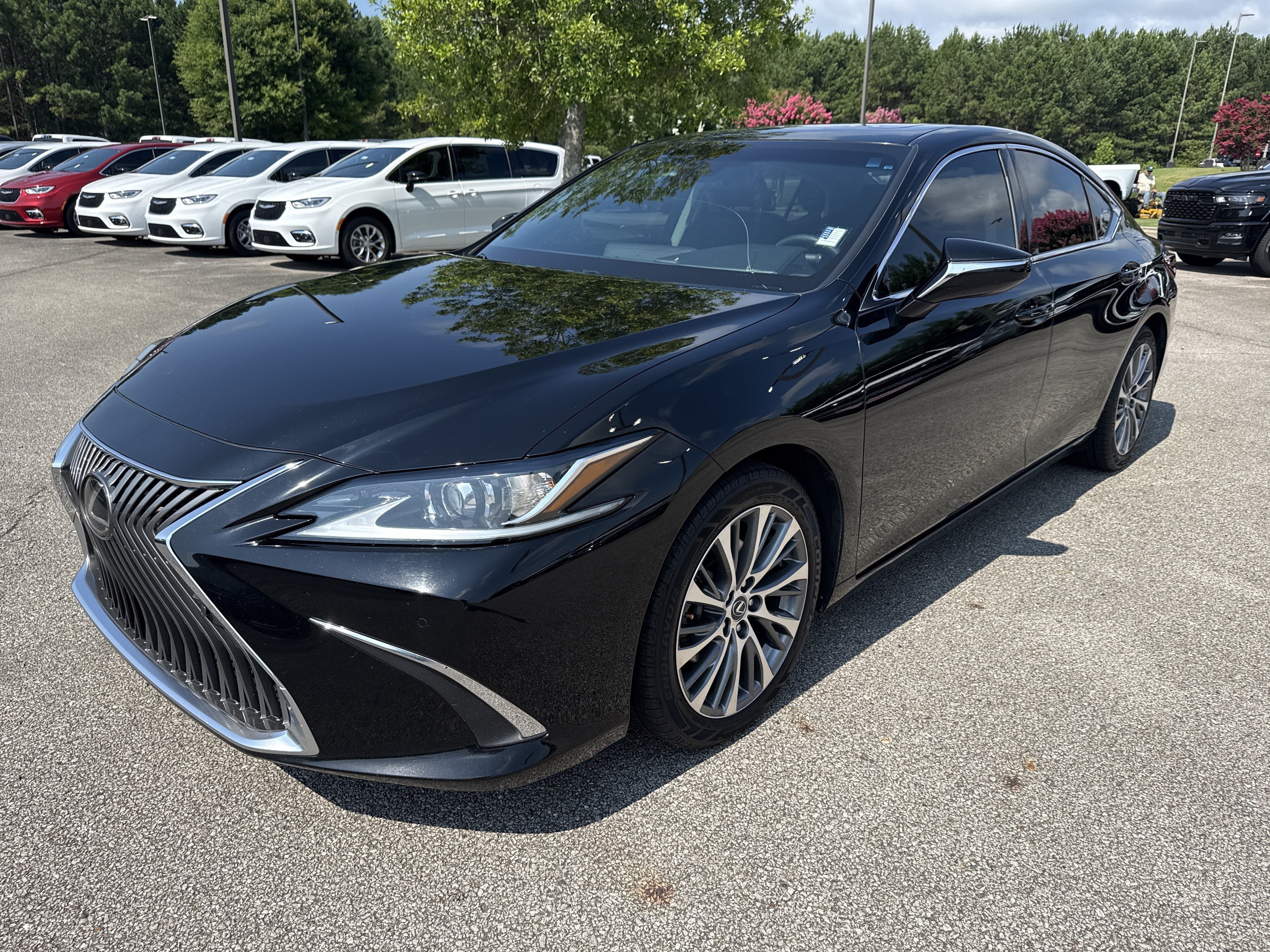 Used 2020 Black Lexus ES 350 image 3