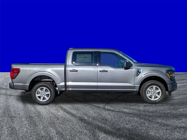 New 2026 Carbonized Gray Metallic Ford XLT image 3